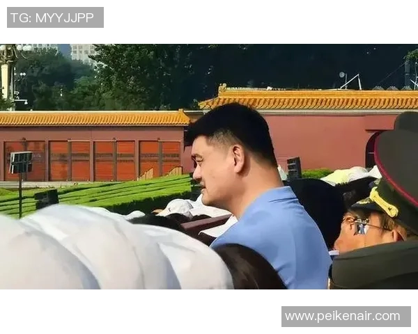 姚明地铁门事件引发热议社会对明星隐私与公共空间的界限思考